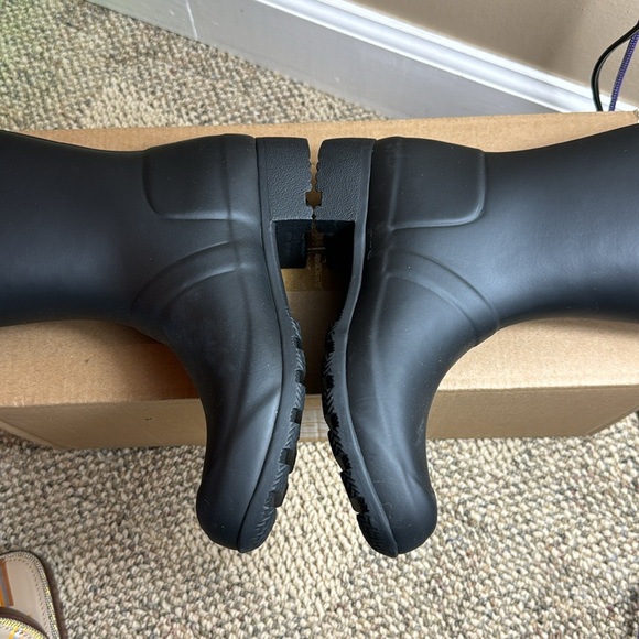 NWOT • HUNTER • 🖤♥️ • Women's Rain Boot, Black • Size US 5 🖤♥️ - Picture 3 of 11